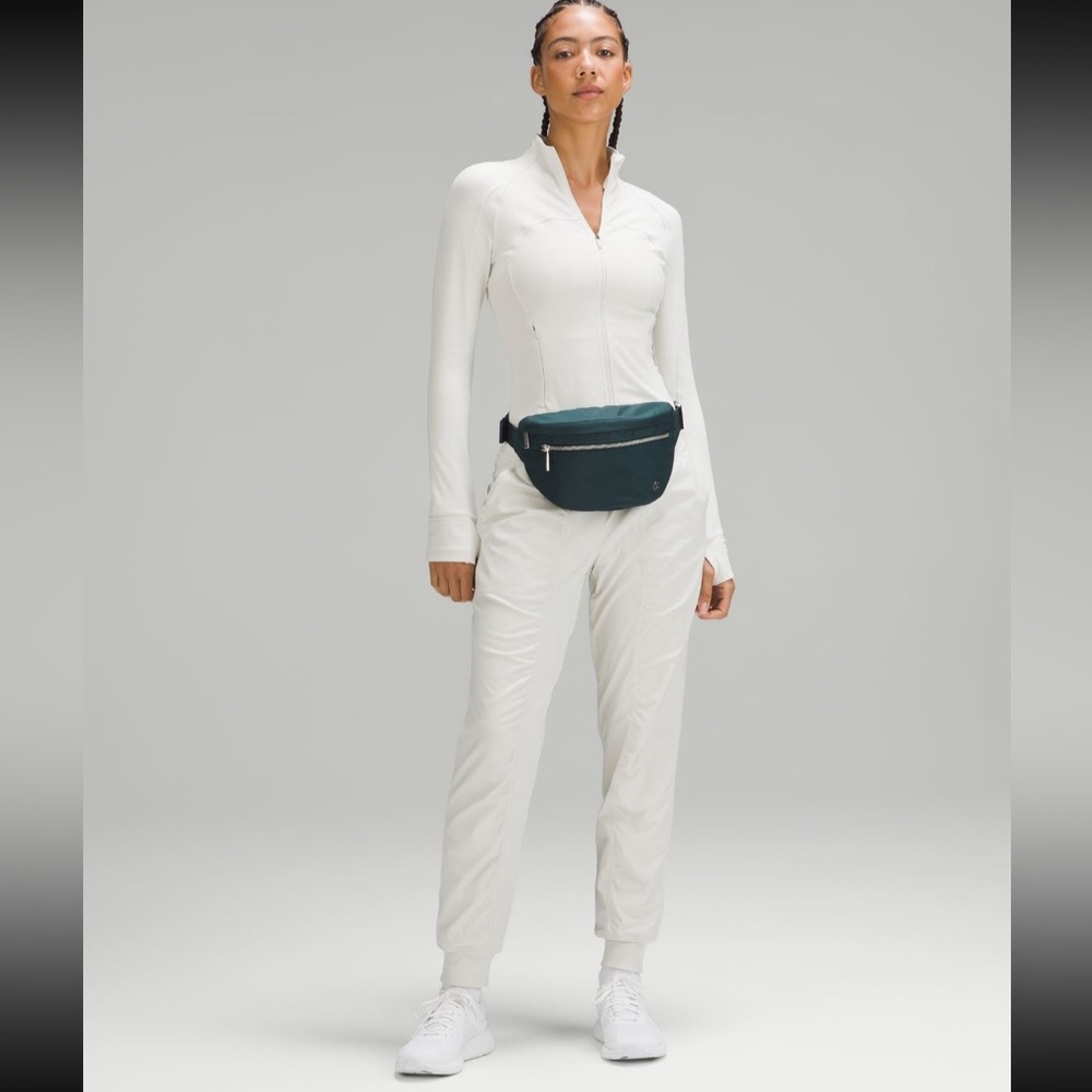 Lululemon- City Adventurer Belt Bag 2.5L - Picture 5 of 11